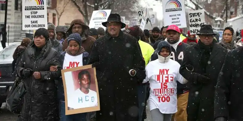 proteste contro le violenze di chicago