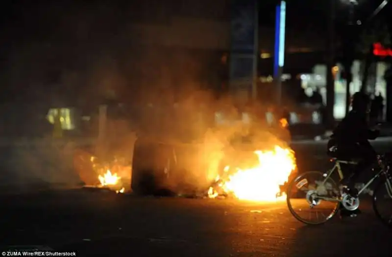 rabbia antitrump a oakland