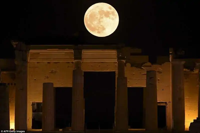 superluna atene