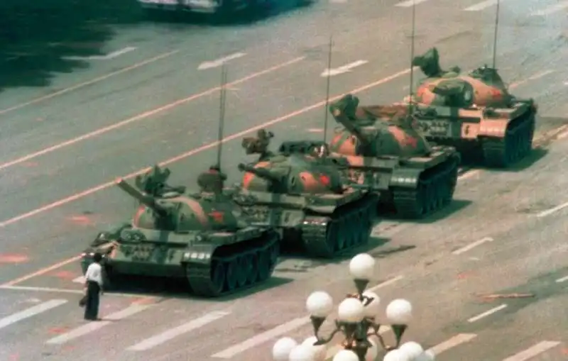 tank man jeff widener 1989