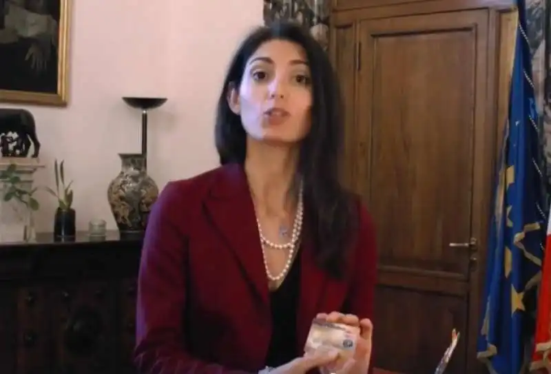 VIRGINIA RAGGI E LA CARTA DI CREDITO