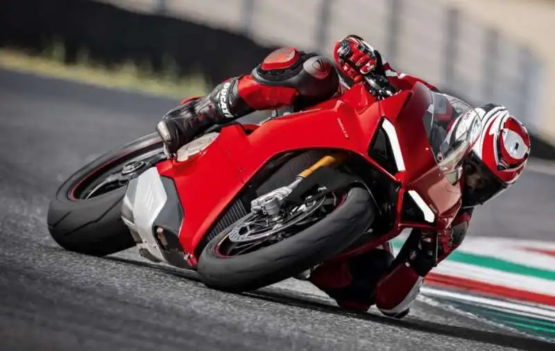 DUCATI PANIGALE V4 - 3