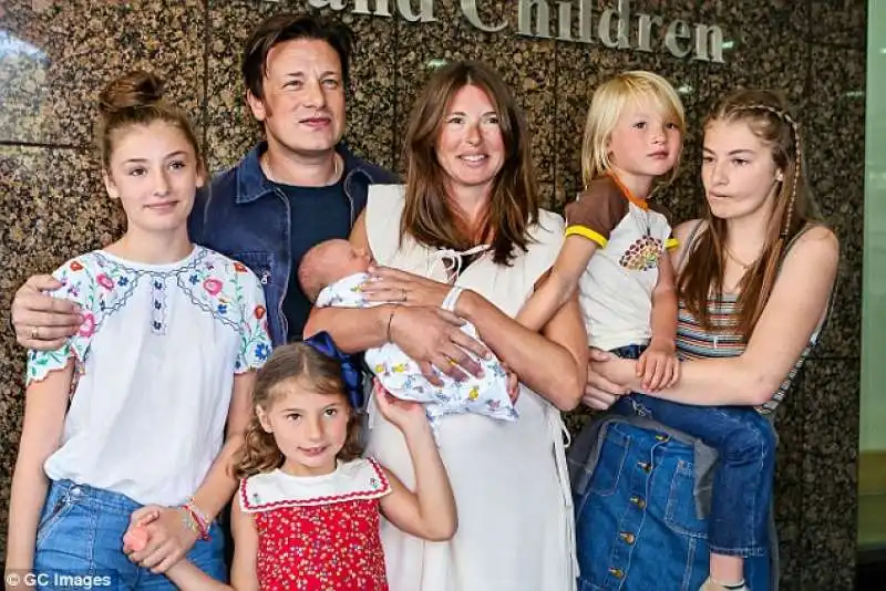 JAMIE OLIVER CON MOGLIE E FIGLI