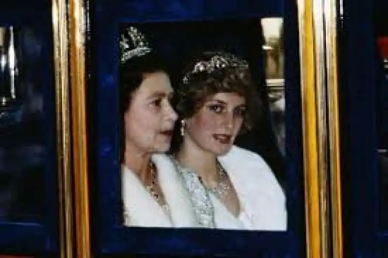 LADY DIANA E LA REGINA 2