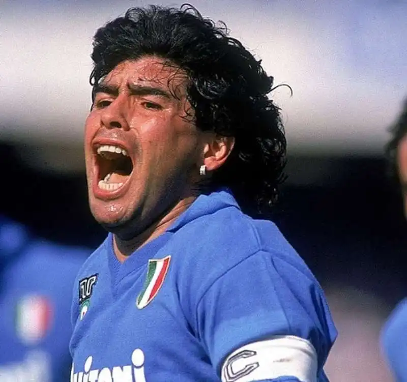 maradona-3-7