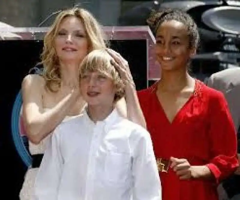 Michelle Pfeiffer con i figli John e Claudia