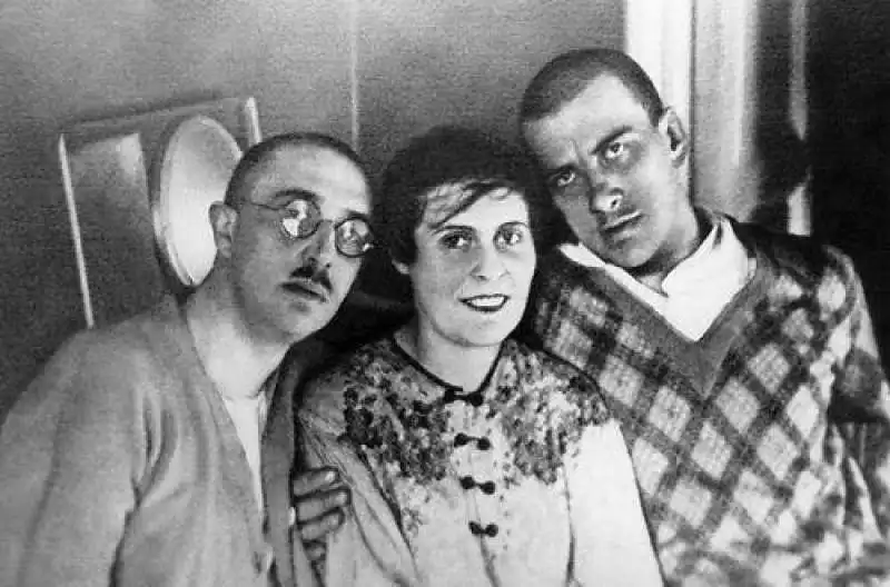 OSIP BRIK - LILI BRIK - VLADIMIR MAJAKOVSKY