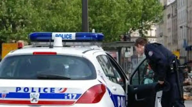 POLIZIA FRANCESE