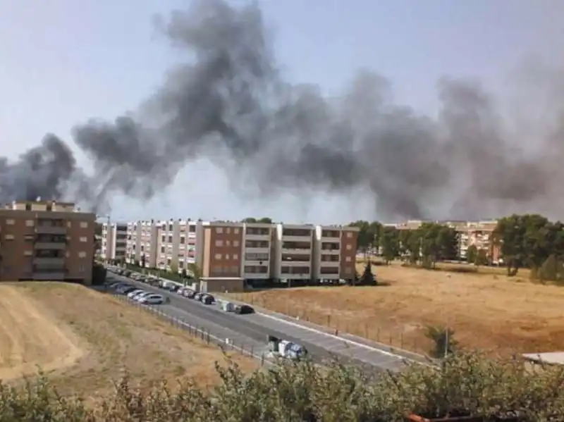 ROMA - I ROGHI TOSSICI DEGLI ACCAMPAMENTI NOMADI