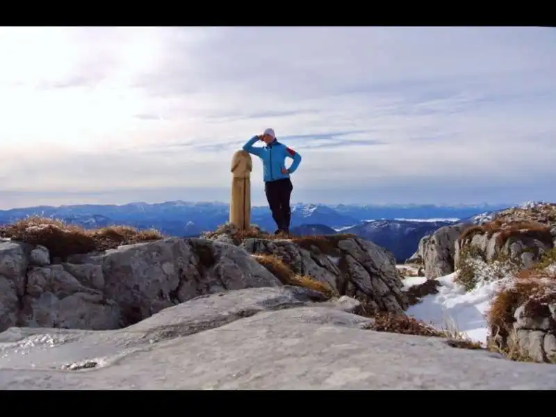 UN PENE  GIGANTE  IN CIMA ALLE ALPI