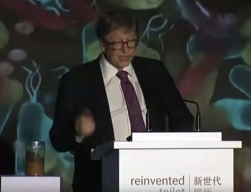 bill gates con un barattolo pieno di cacca 2