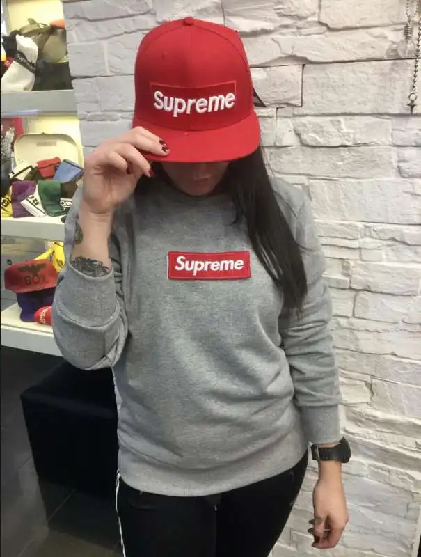 felpa supreme 3