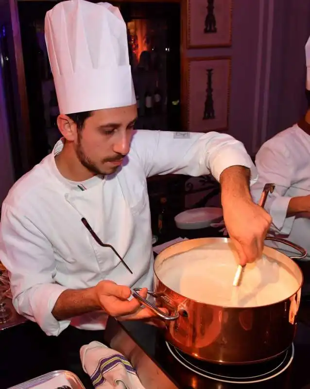 fonduta di fontina per gli invitati