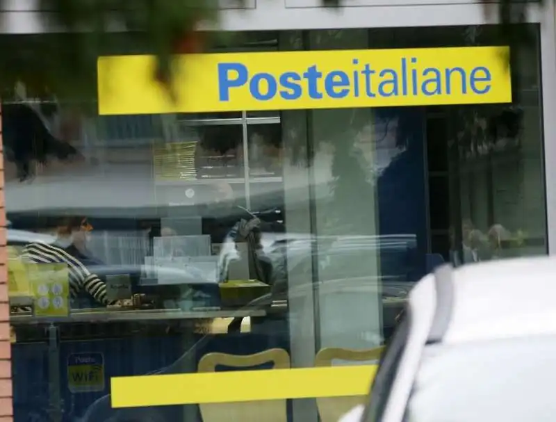 francesco amato prende 5 ostaggi nell'ufficio postale e si arrende dopo 7 ore 15