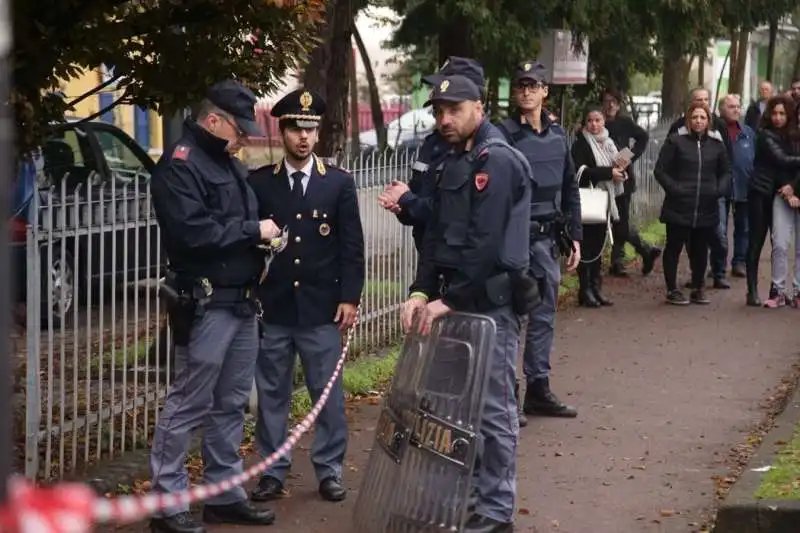 francesco amato prende 5 ostaggi nell'ufficio postale e si arrende dopo 7 ore 2