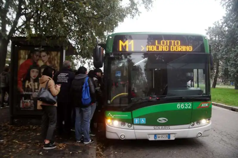 frenata improvvisa nella metro di milano 3