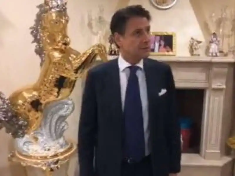 GIUSEPPE  CONTE NELLE VILLE CASAMONICA