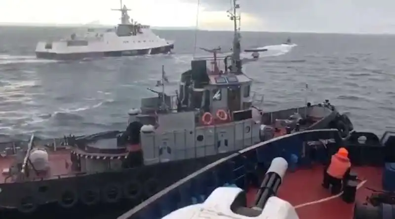 l'incidente tra una nave russa e una ucraina nello stretto di kerch