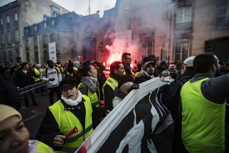 la protesta dei gilet gialli in francia 4