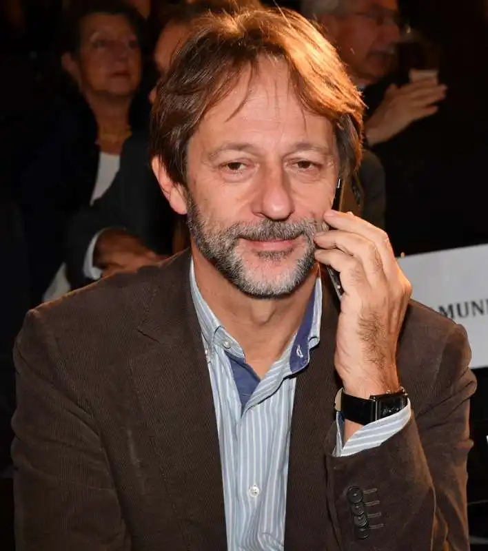 luca bergamo al telefono