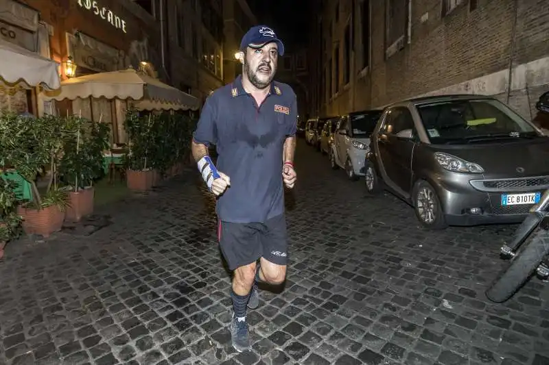 matteo salvini fa jogging 1