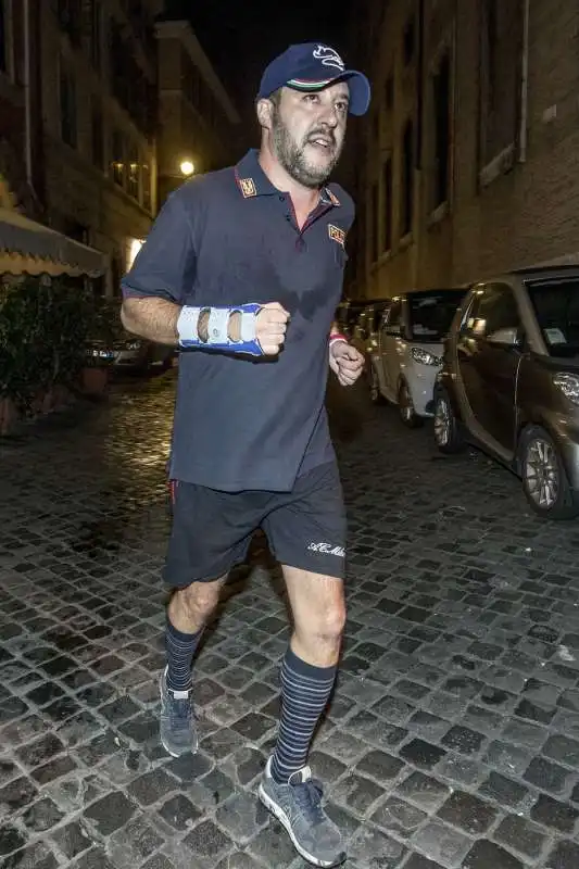 matteo salvini fa jogging 4