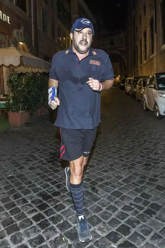 matteo salvini fa jogging 5