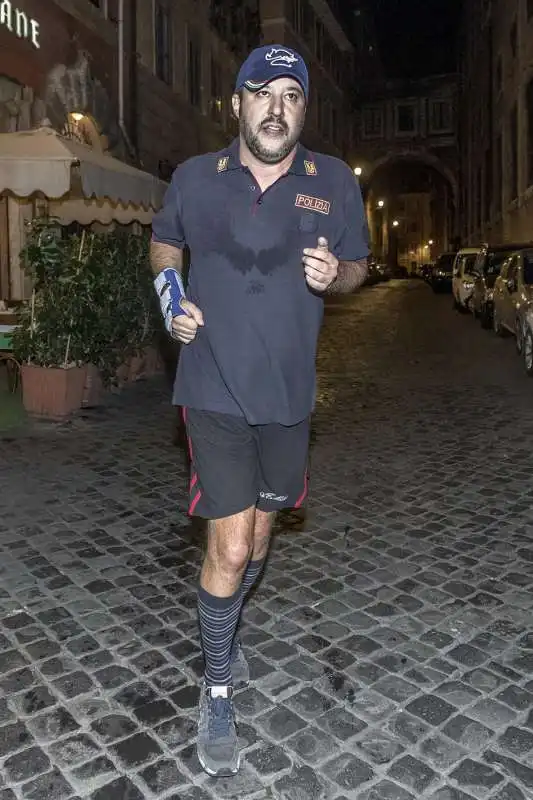 matteo salvini fa jogging 6