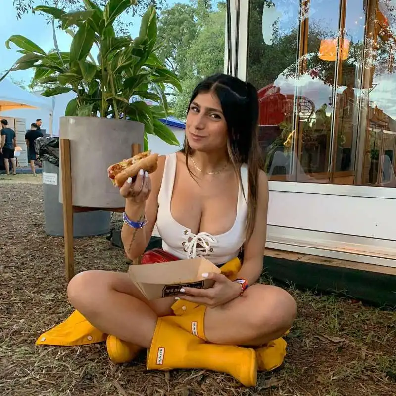 mia khalifa 10