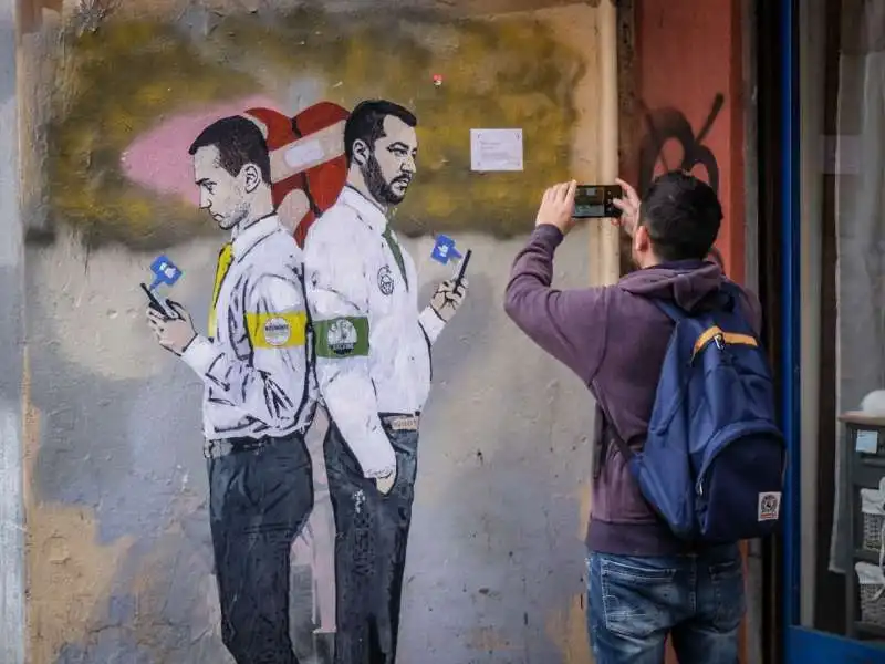 salvini e di maio murales by tvboy 2