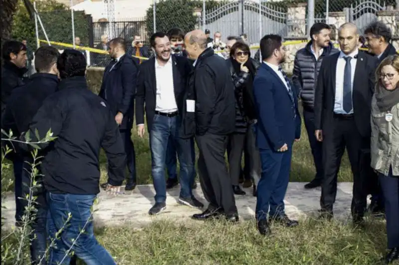 salvini e zingaretti alla demolizione della villa dei casamonica