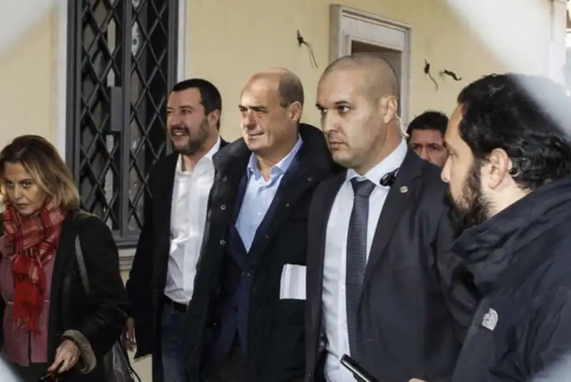 salvini e zingaretti alla demolizione della villa dei casamonica 4