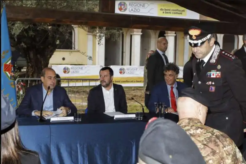 salvini e zingaretti alla demolizione della villa dei casamonica 5