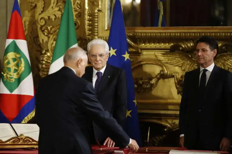 SERGIO MATTARELLA PAOLO SAVONA GIUSEPPE CONTE