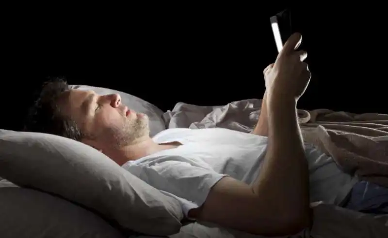 smartphone a letto 3