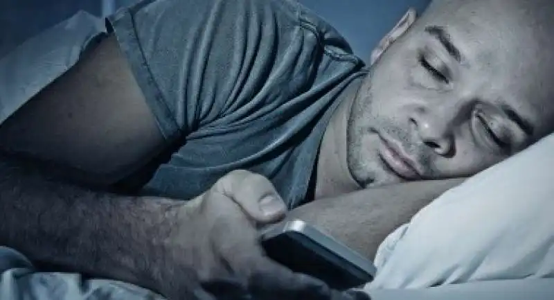 smartphone a letto 5