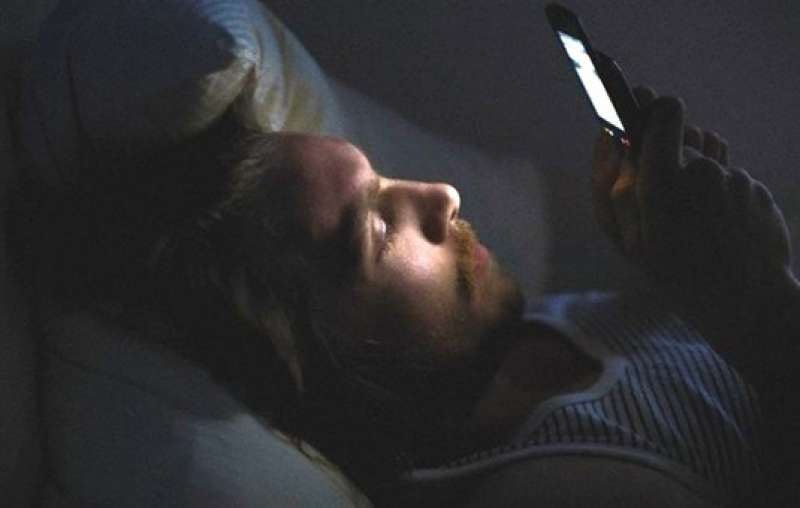 smartphone a letto 6