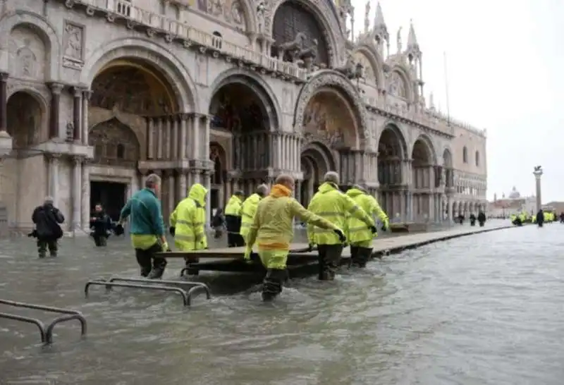 acqua alta a venezia 71