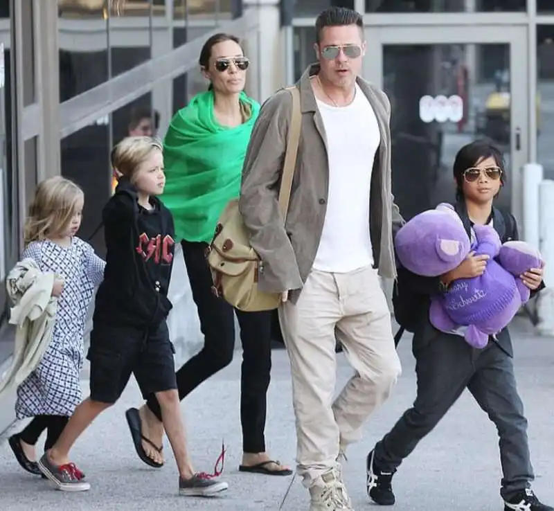 angelina jolie, brad pitt e i figli