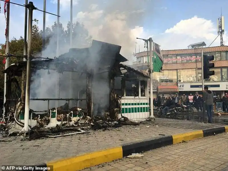 caos e proteste in iran 1