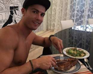 cristiano ronaldo mangia 2