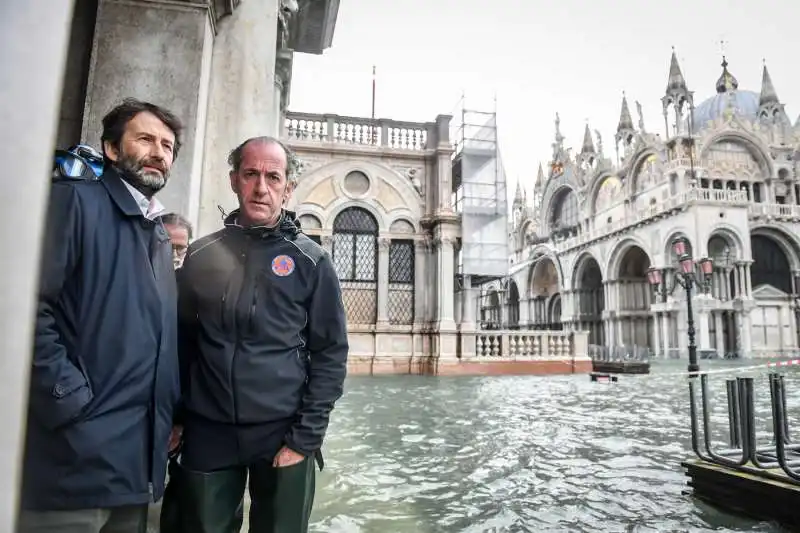 DARIO FRANCESCHINI E LUCA ZAIA A VENEZIA CON L'ACQUA ALTA