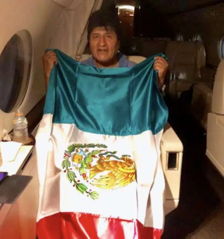 evo morales scappa in messico