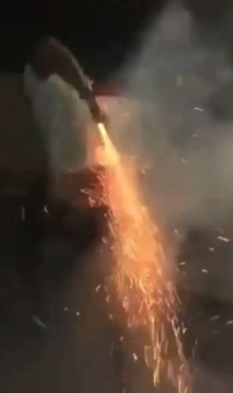 fuoco d'artificio tra le chiappe 1 1