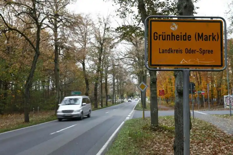 GRUENHEIDE IL COMUNE VICINO BERLINO DOVE SI PRODURRANNO LE TESLA