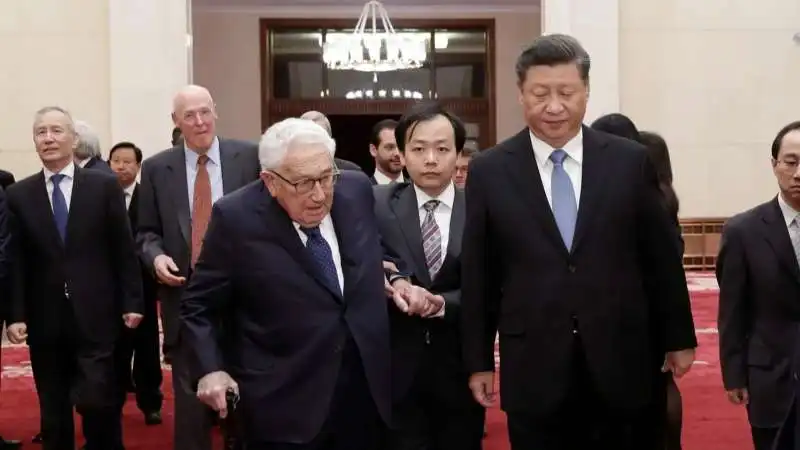 henry kissinger incontra xi jinping 2