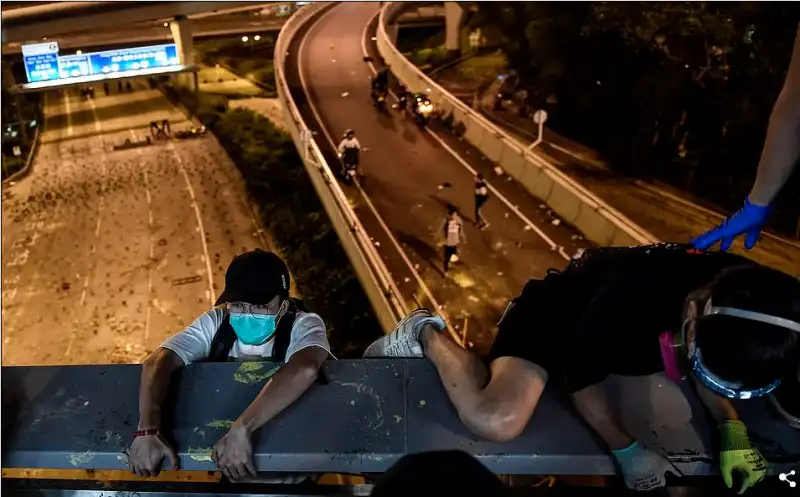 hong kong battaglia studenti polizia 1