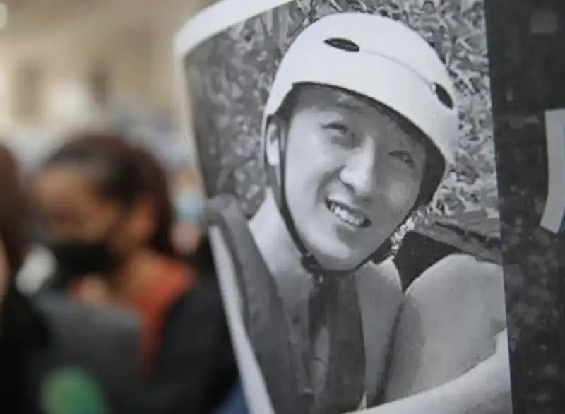 hong kong proteste ragazzo deceduto