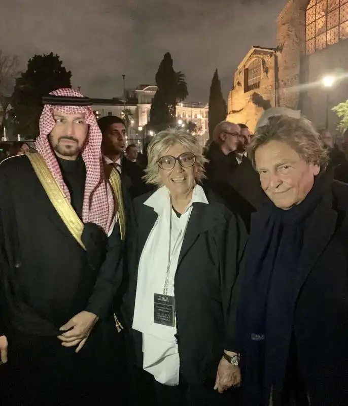 il principe faisal bin sattam bin abdulaziz al saud  con alda fendi e raffaele curi