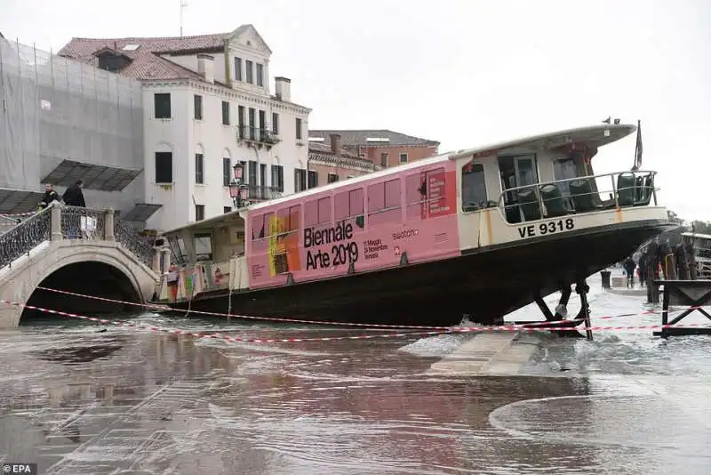 il vaporetto a venezia